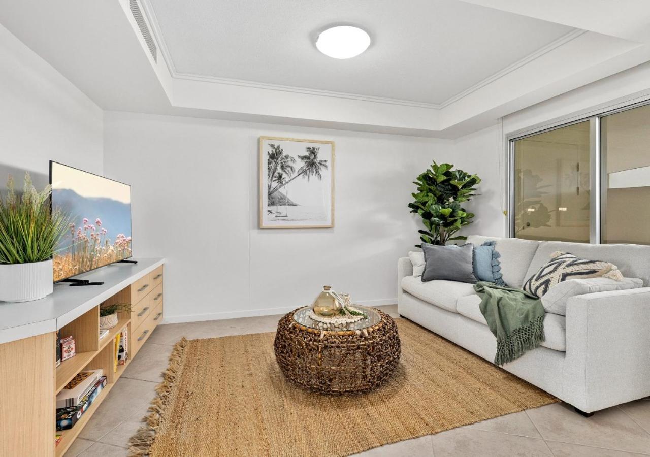 Sensational Ocean View 2 Bedroom Apartment Maroochydore Bagian luar foto